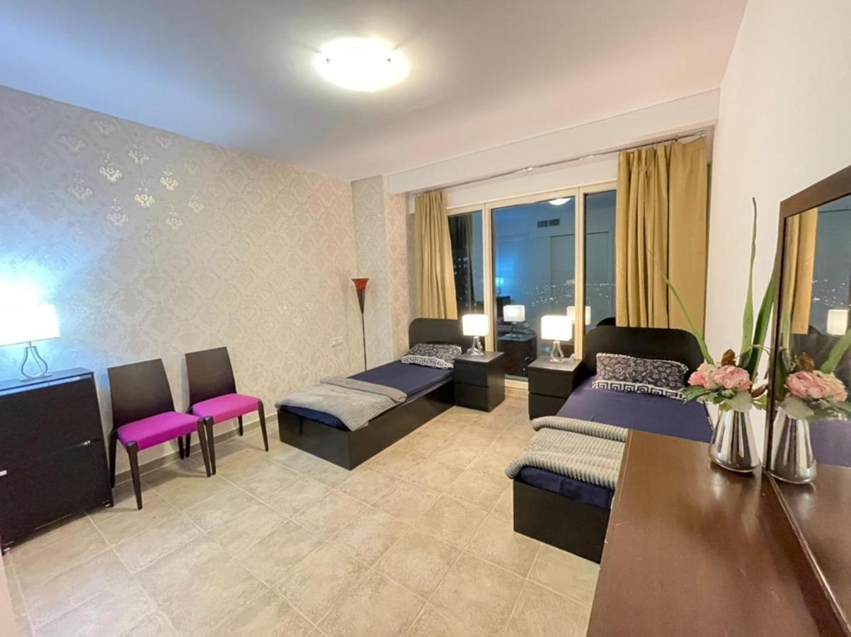 Хостел Travelers Backpackers Дубай Экстерьер фото